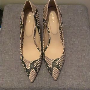 Also snake skin shoes